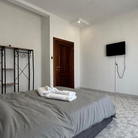 Corso Novara - 8 Posti Letto E Self Check-In Vicino La Stazione Centrale Di Napoli Eksteriør billede