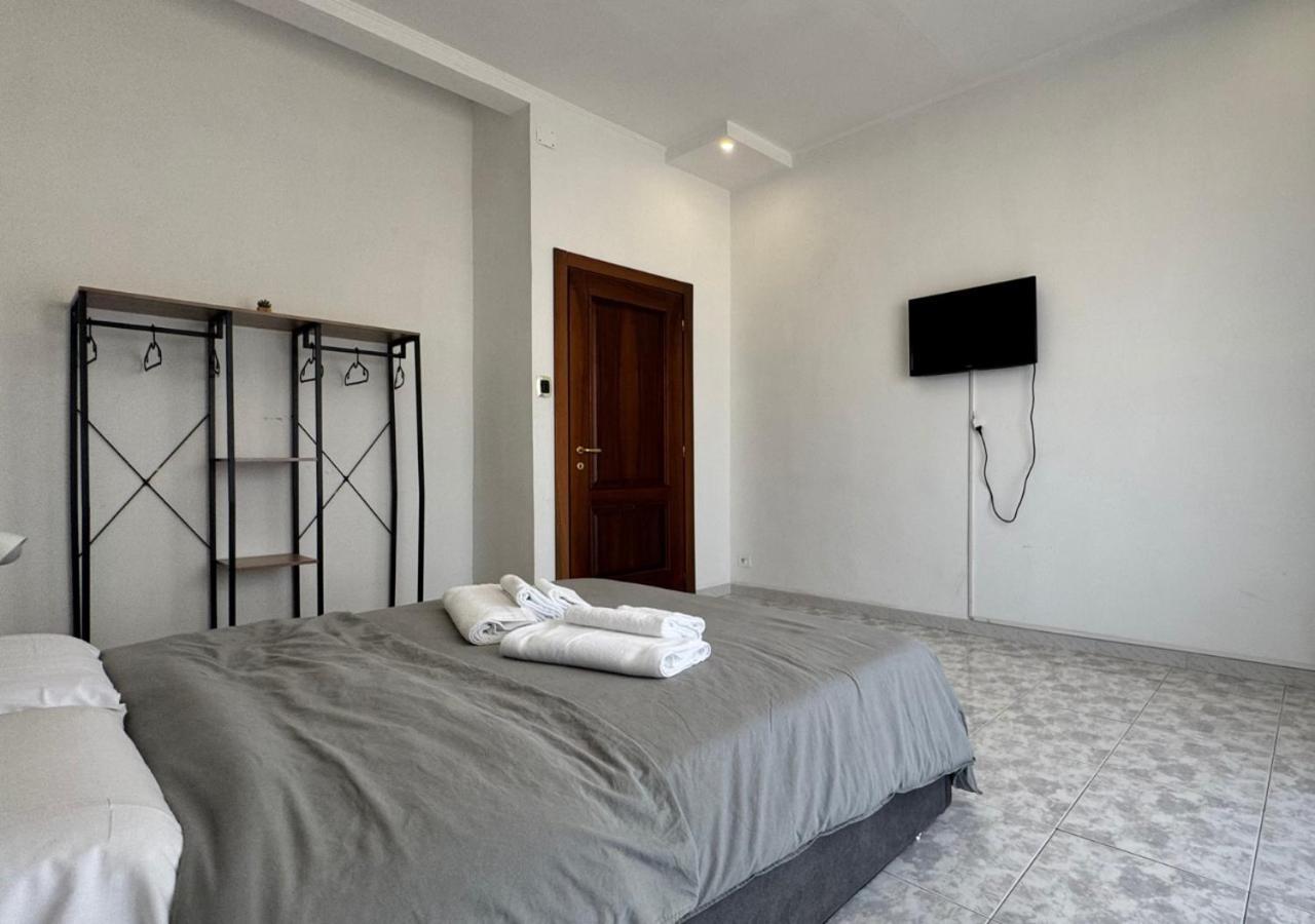 Corso Novara - 8 Posti Letto E Self Check-In Vicino La Stazione Centrale Di Napoli Eksteriør billede